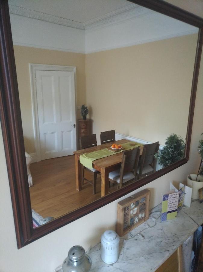 Luxury Holland Park, Sleeps 2, Free S'Fast Wifi Daire Londra Dış mekan fotoğraf