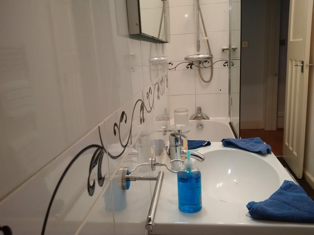 Luxury Holland Park, Sleeps 2, Free S'Fast Wifi Daire Londra Dış mekan fotoğraf